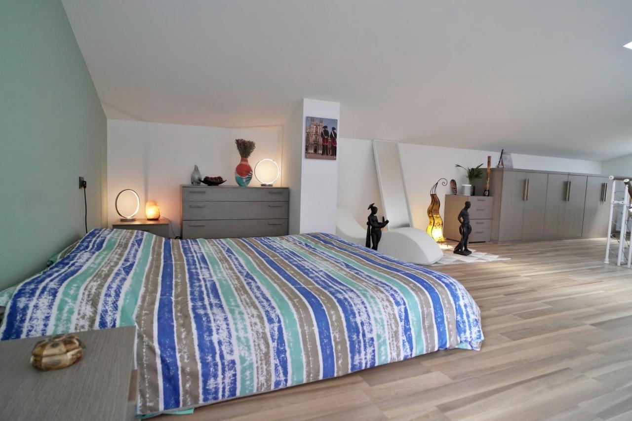 Rentopolis Apartments - Palazzo Candiani Милано Екстериор снимка