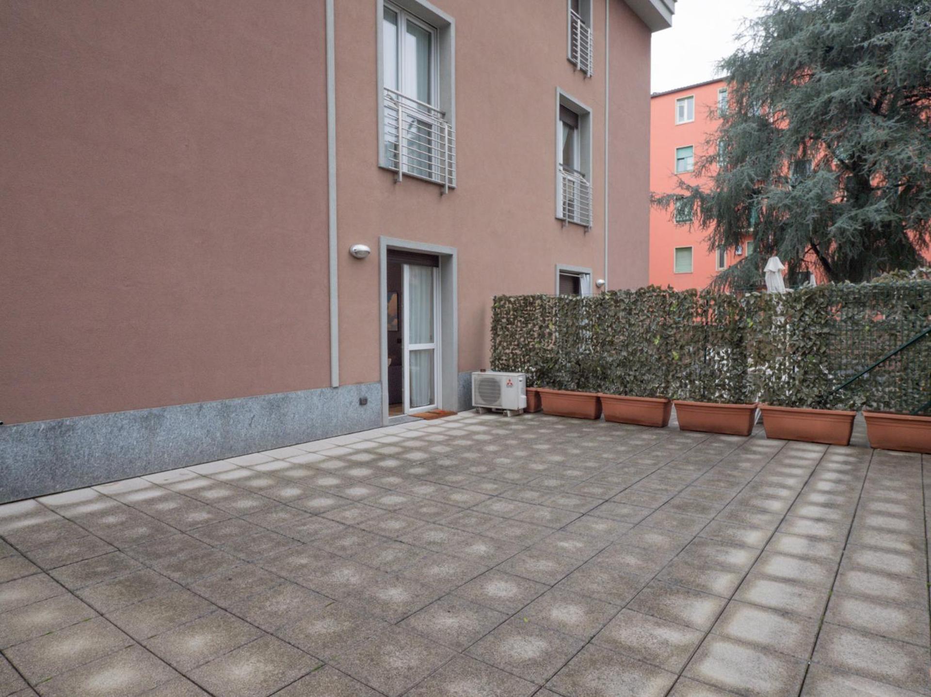 Rentopolis Apartments - Palazzo Candiani Милано Екстериор снимка
