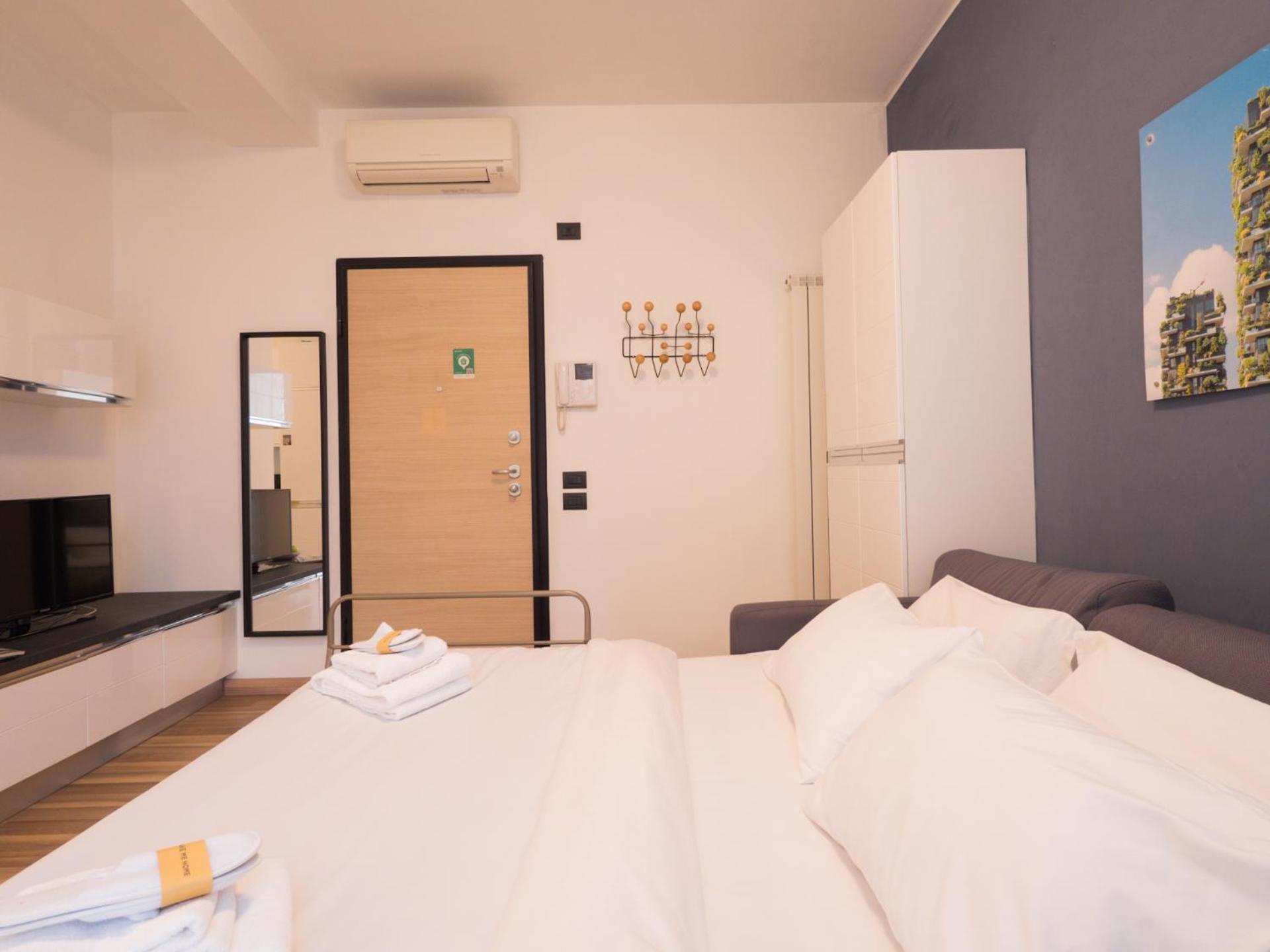 Rentopolis Apartments - Palazzo Candiani Милано Екстериор снимка